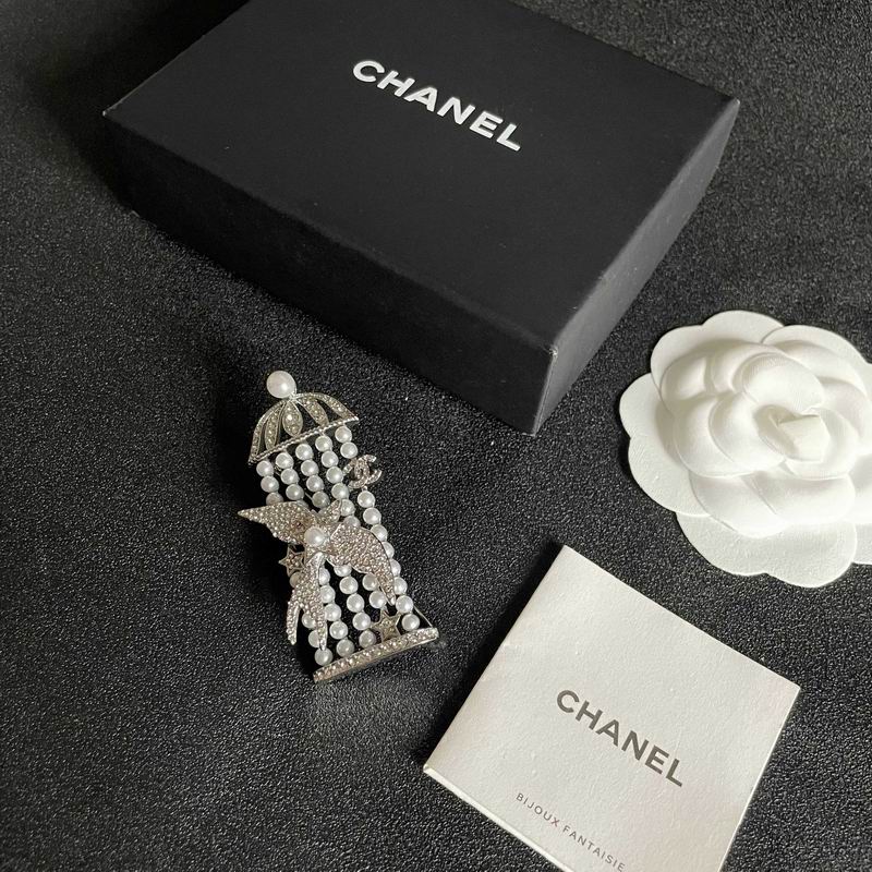 Chanel Brooch 03yxs127